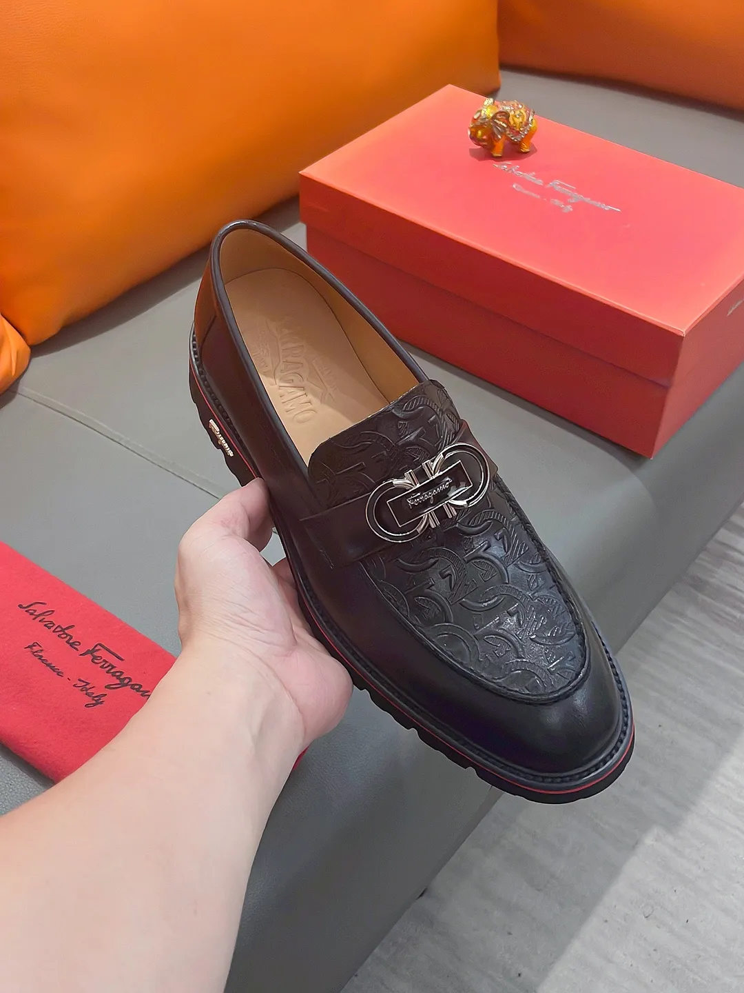 Men's shoes FERRAGAMO "Ferragamo" P540 Regular size: 39-44 (38, 45, 46, 47 customized) (suit shoes) Product materials: Selected first-layer cowhide upper, imported sheepskin lining; original outsole.